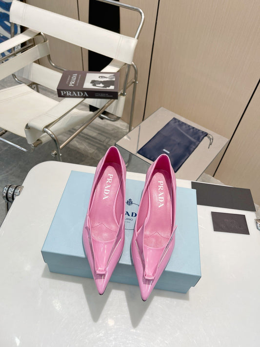 KITTEN HEEL PUMPS WITH CREATIVE SHAPE IN PINK GLOSSY LAMBSKIN