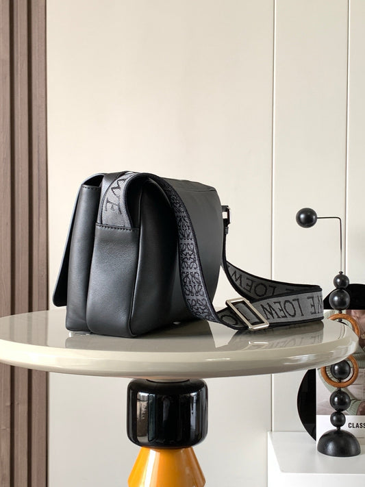 LO Messenger Bag