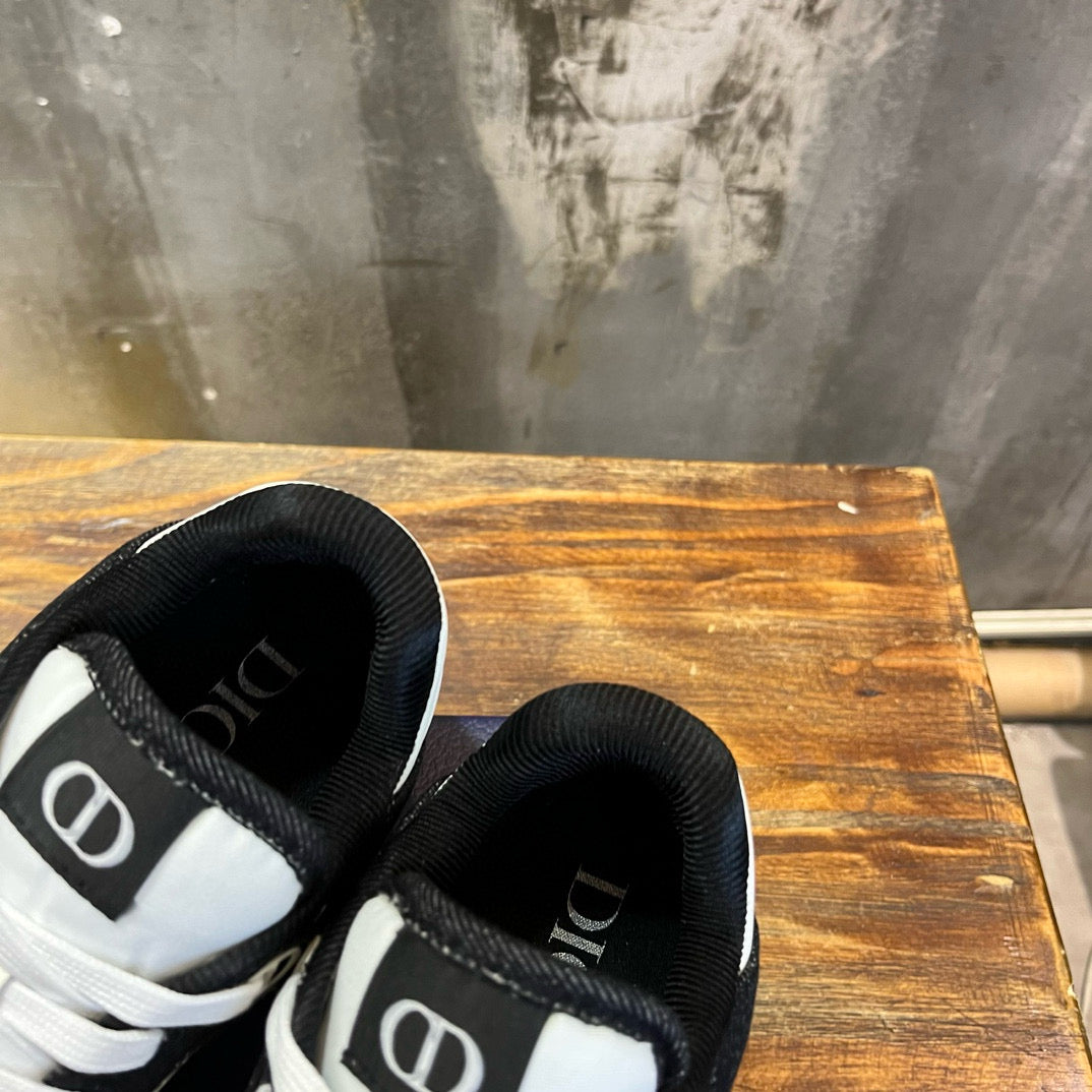 DIO Sneakers