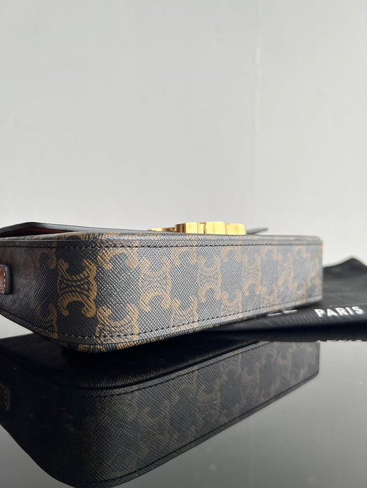 CEL Triomphe Hobo