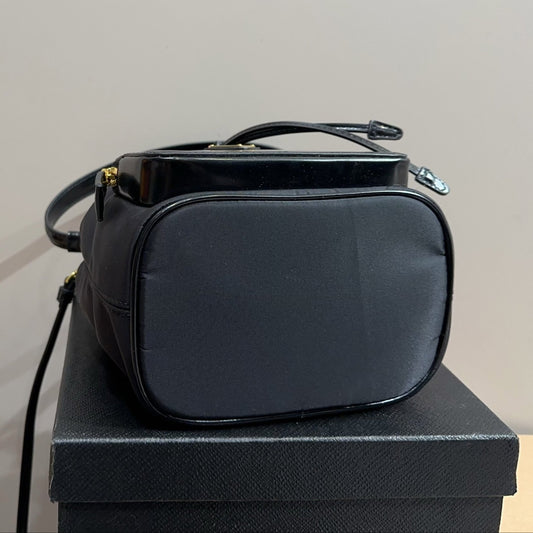 BUCKET BAG 22 IN BLACK RE-NYLON AND CALFSKIN HANDLE