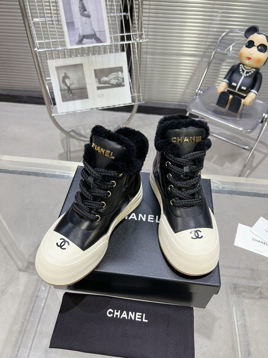 MARTIN BOOTS IN BLACK CALFSKIN AND LAMB FUR LINING