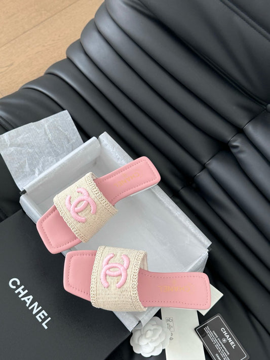 WOVEN SLIDE IN RAFFIA AND LIGHT PINK LAMBSKIN