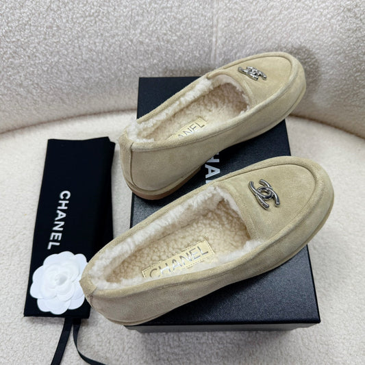 LOAFER IN ECRU TAN SUEDE AND WOOL LINING