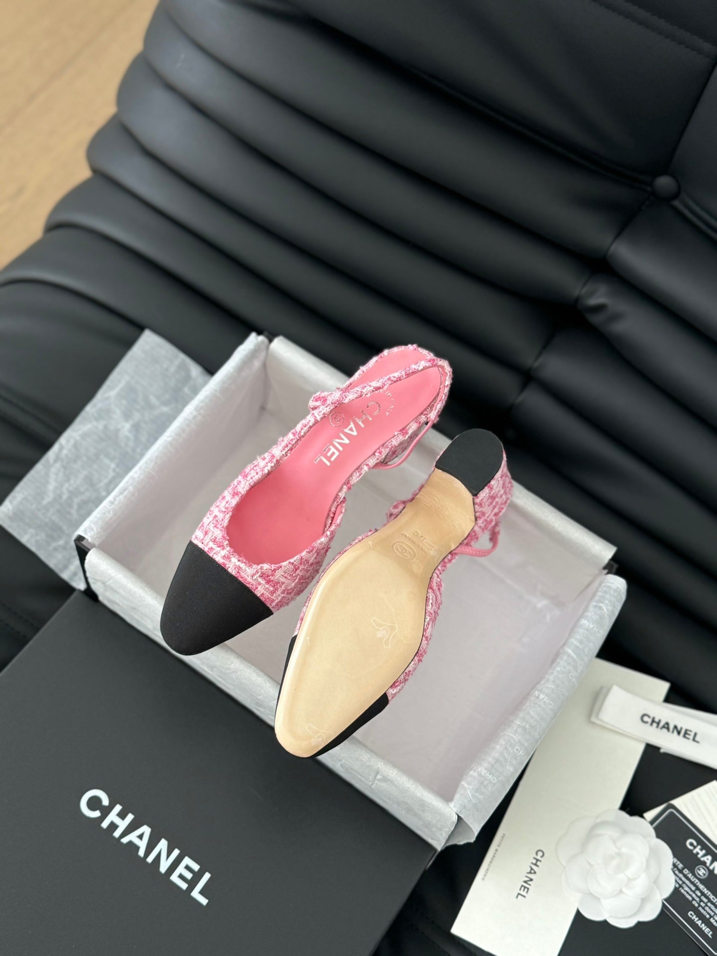 HIGH SLINGBACK IN LIGHT PINK TWEED AND BLACK LAMBSKIN