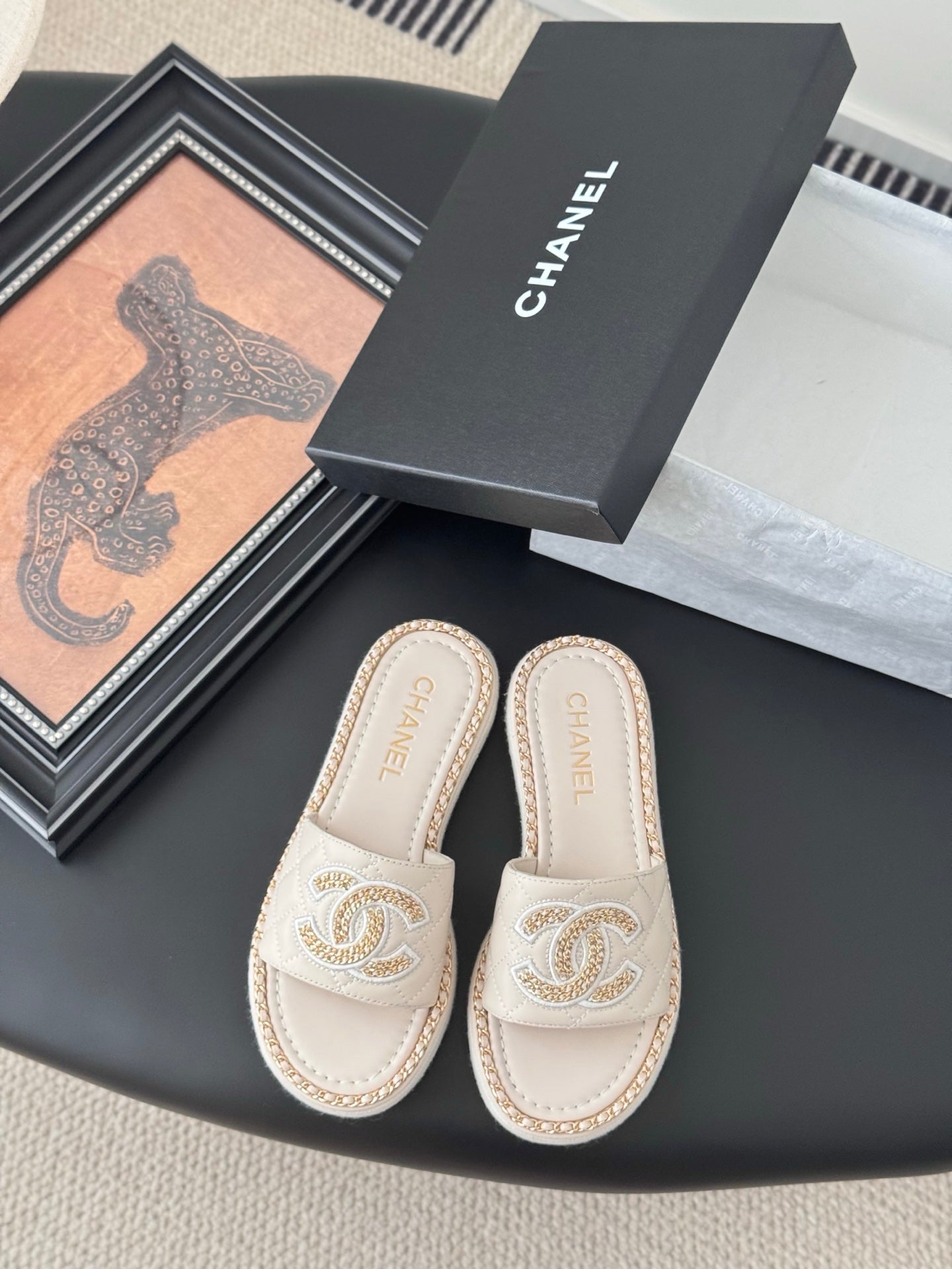 SLIPPER IN LIGHT BEIGE CALFSKIN MIX CHAIN BASE