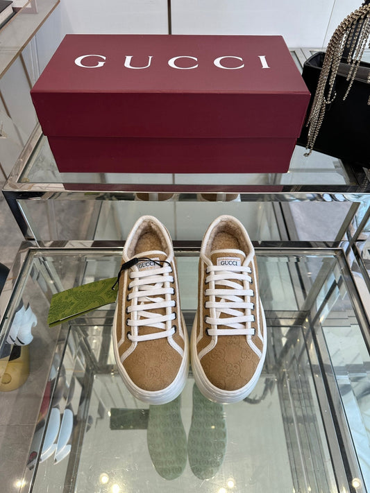 GG TENNIS SNEAKER IN CAMEL BROWN CANVAS WITH BEIGE FLEECE LINING