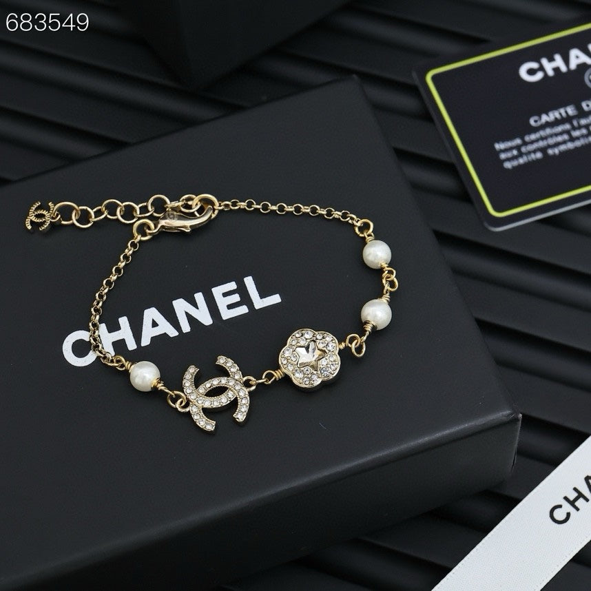 CC BRACELET 25P IN GOLD METAL PEARLY WHITE AND CRYSTAL