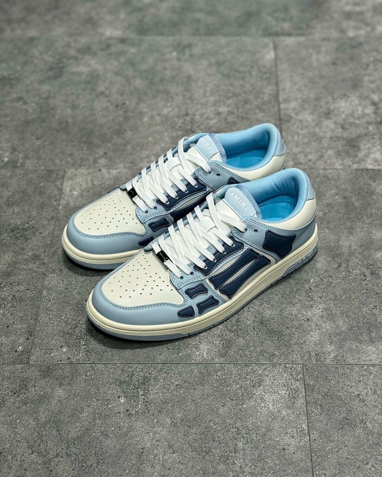AMR Sneakers