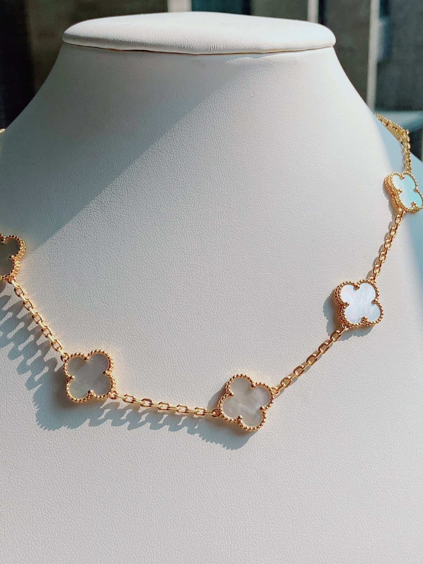 VINTAGE MOP NECKLACE 10 MOTIFS GOLD