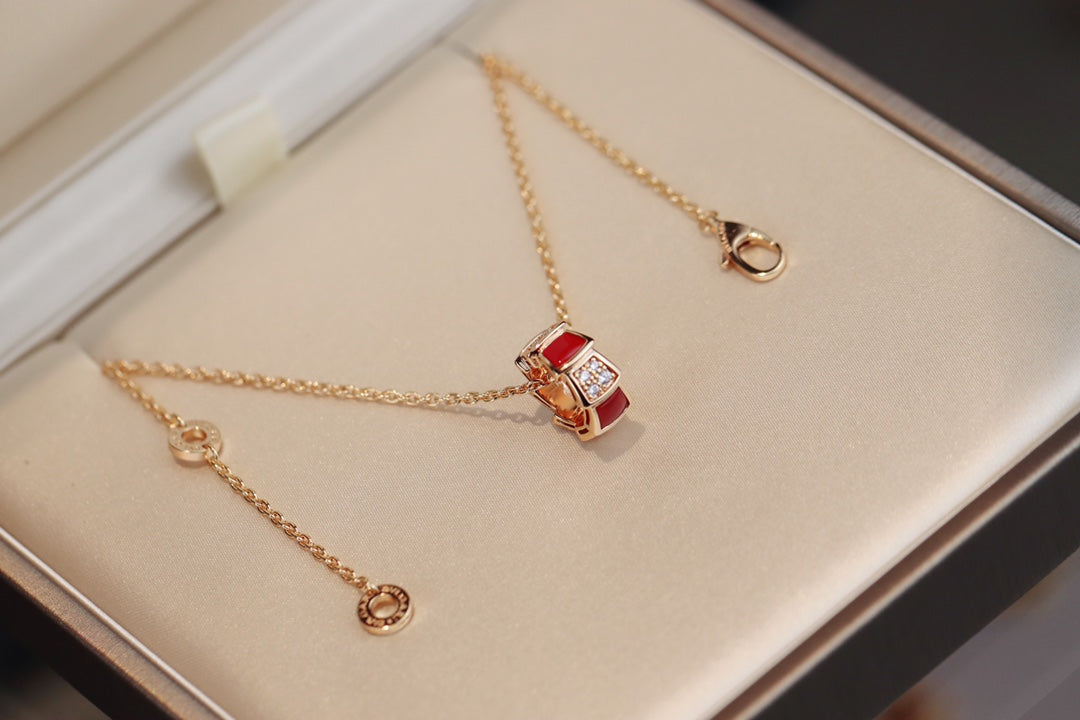 SERPENTI PEDANT DIAMOND NECKLACE