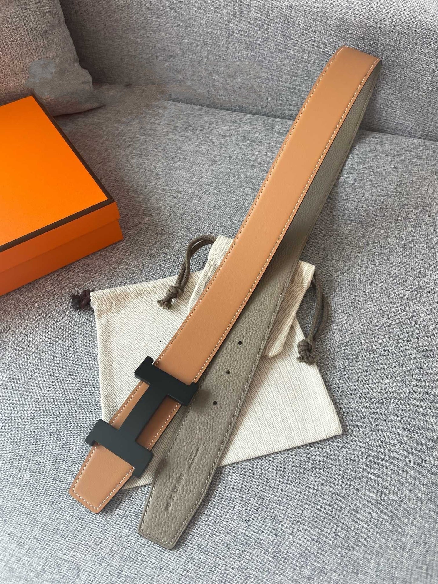 H CONSTANCE REVERSIBLE BELT 38MM BLACK BUCKLE GOLD TIN GREY LEATHER