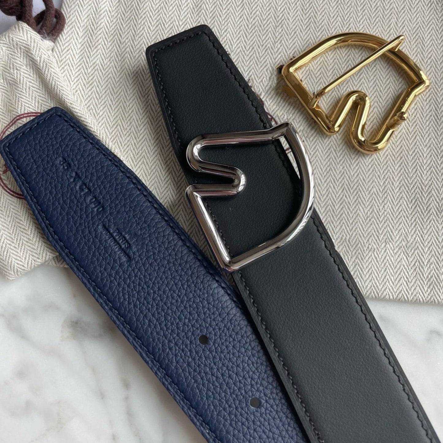 H BELT HORSE BUCKLE  BLUE BLACK LEATHER REVERSIBLE 3.8CM
