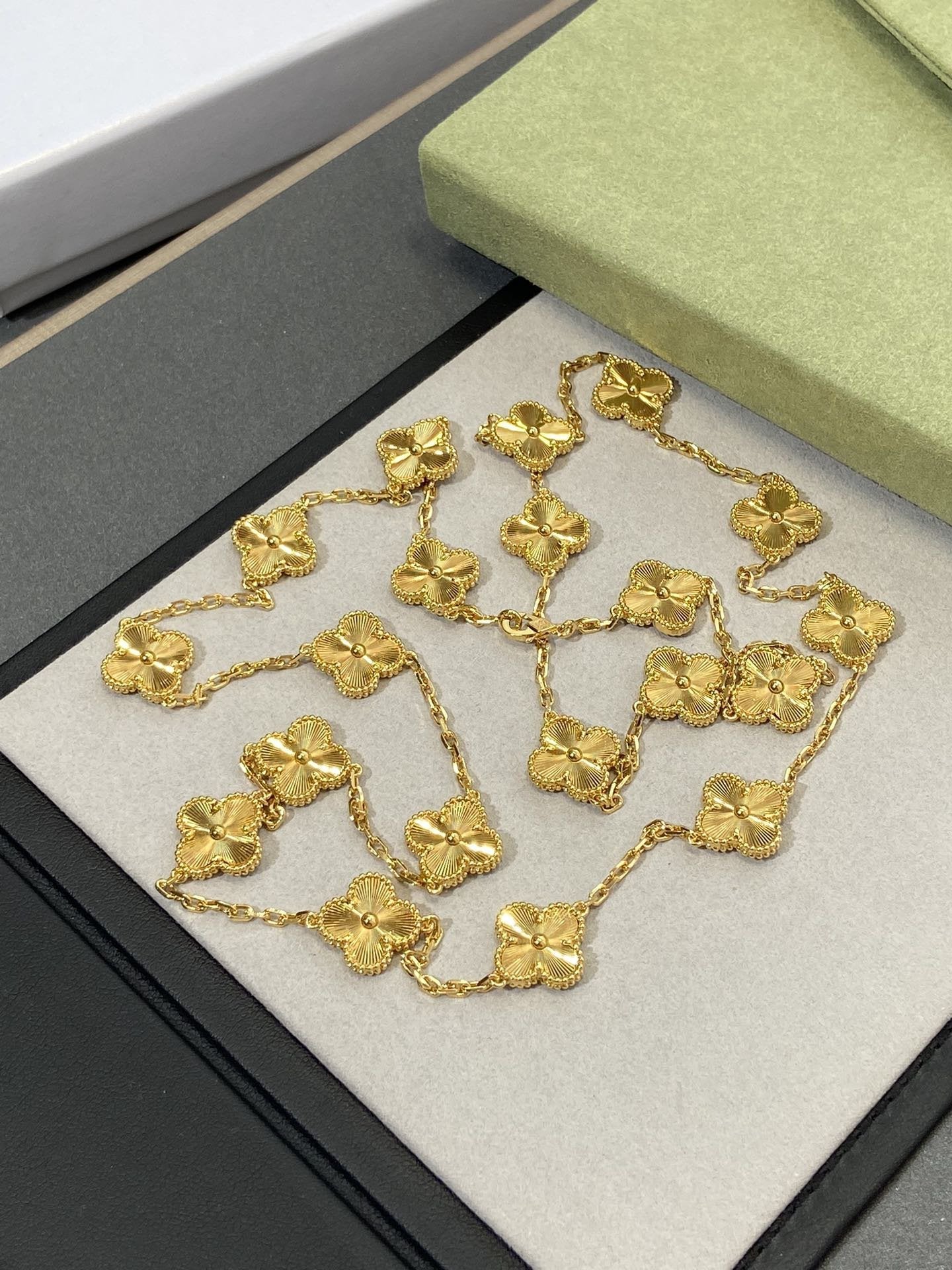 CLOVER 20 MOTIF GOLD 86CM NECKLACE
