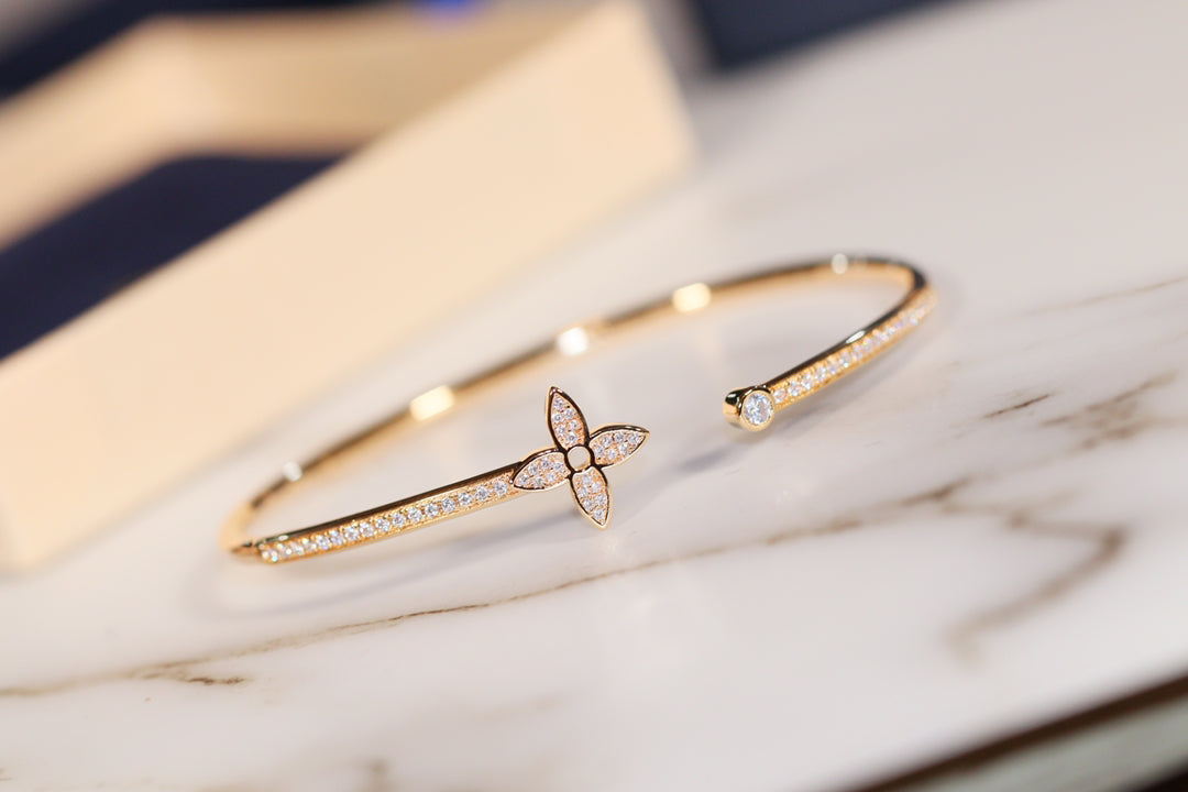 LV IDYLLE GOLD OPEN BRACELET DIAMOND PAVED