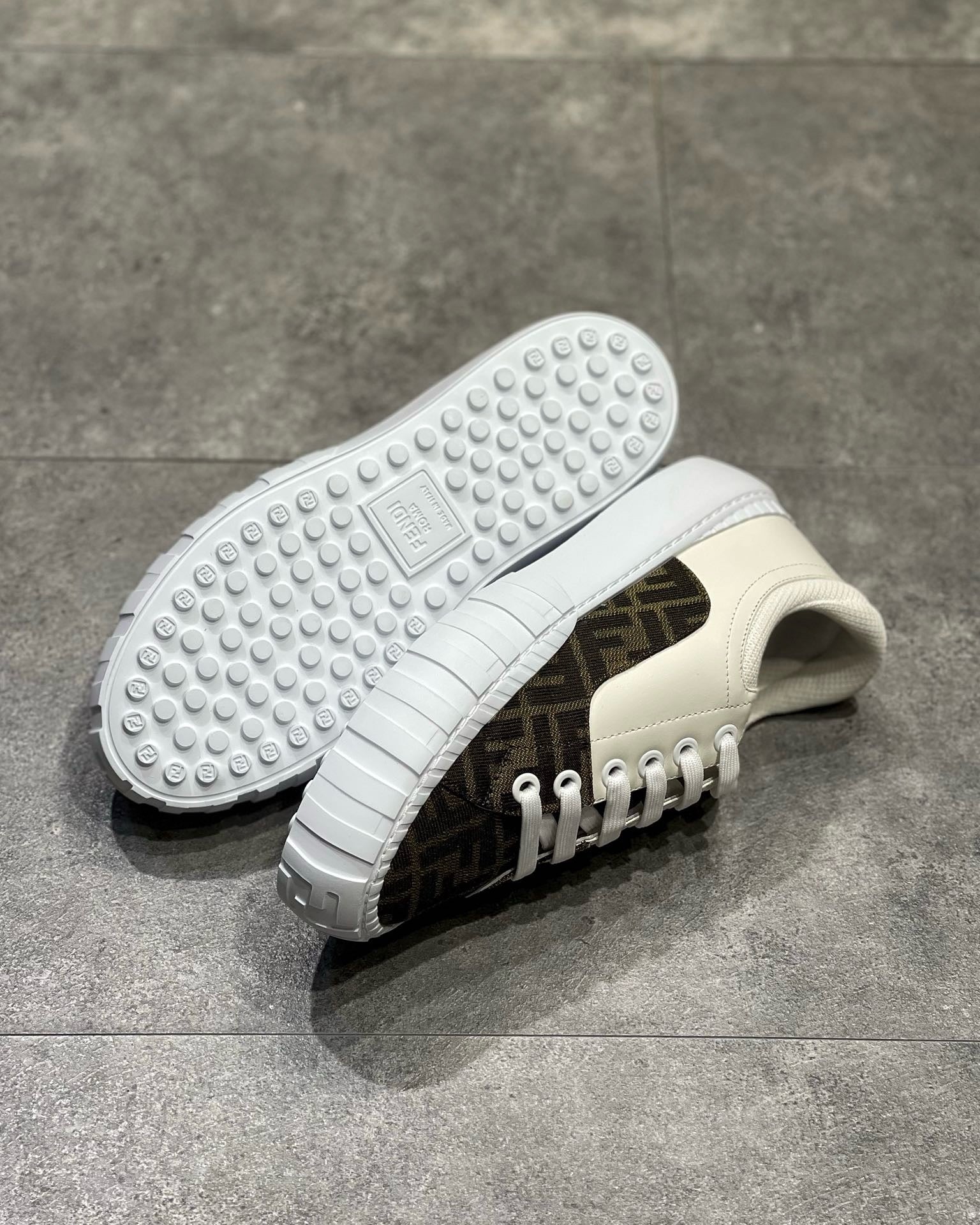 FEN Sneakers