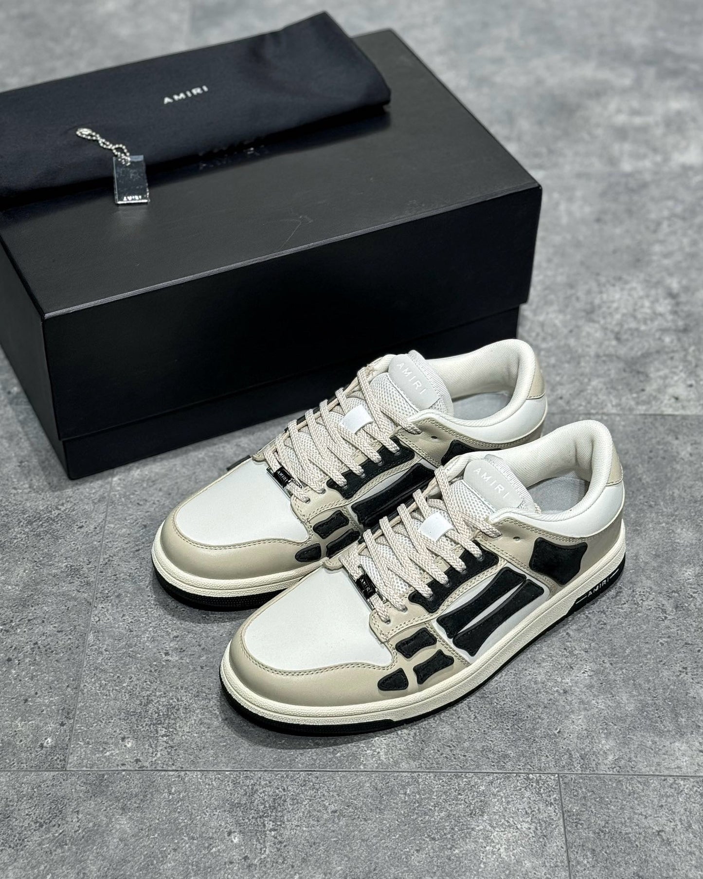 AMR Sneakers
