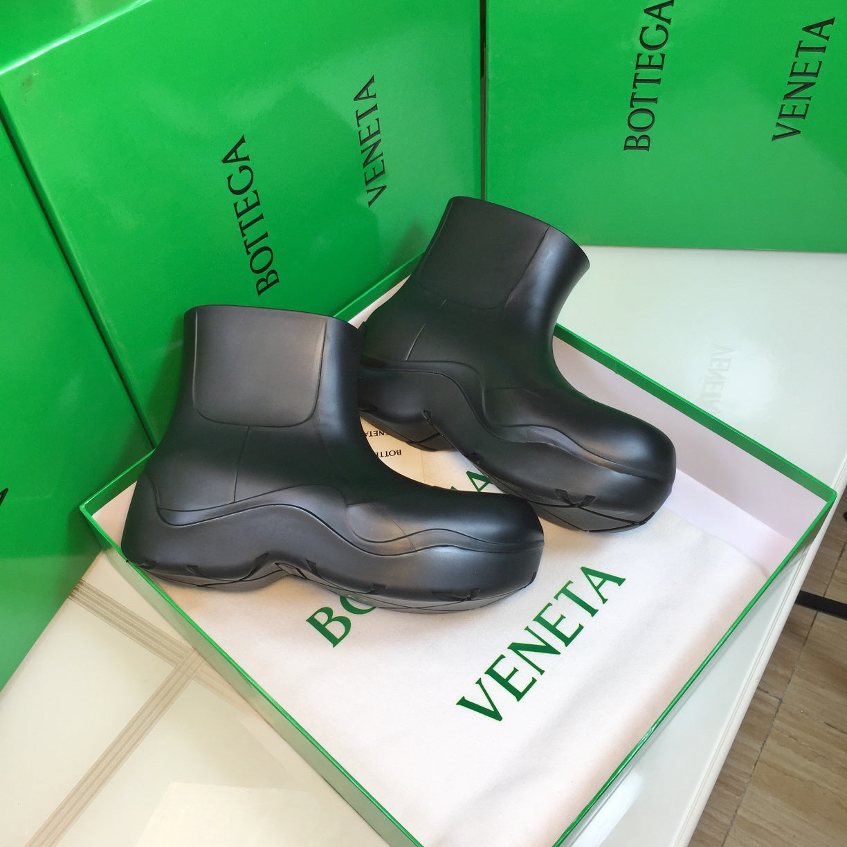 PUDDLE ANKLE BOOT IN BLACK RUBBER