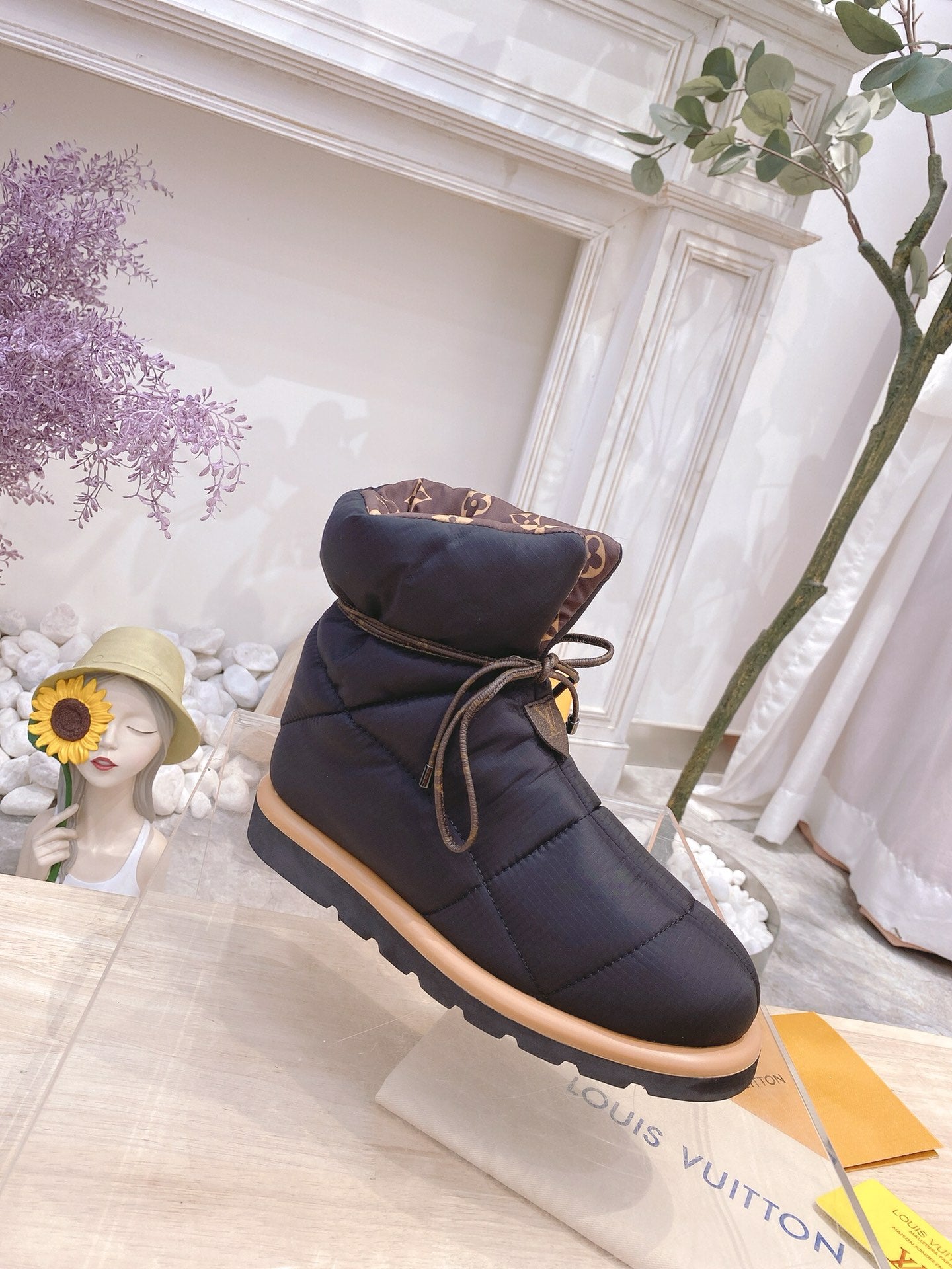 PILLOW COMFORT ANKLE BOOTS IN BLACK NYLON