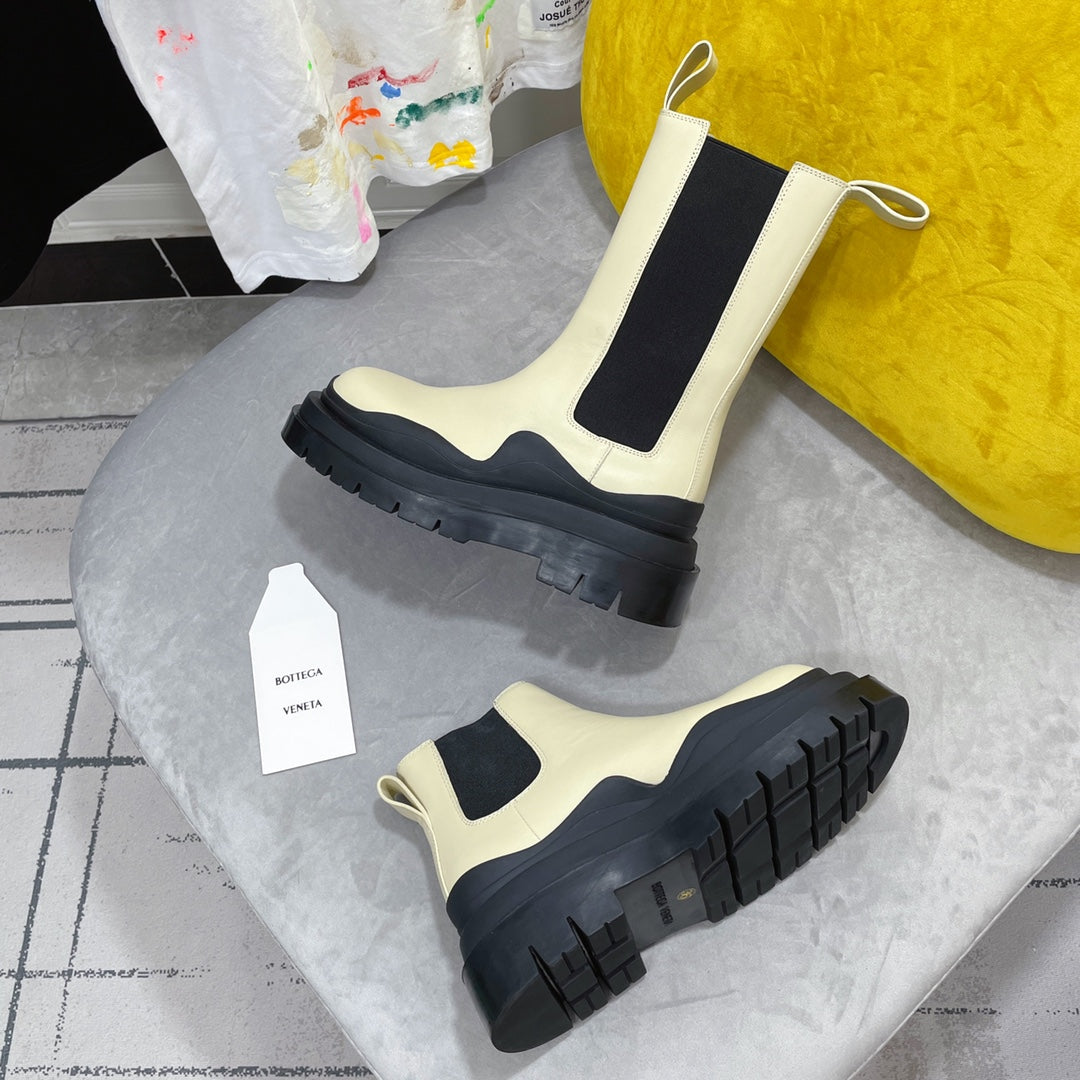 TIRE CHELSEA BOOT IN BLACK MIX BISQUE BEIGE CALFSKIN