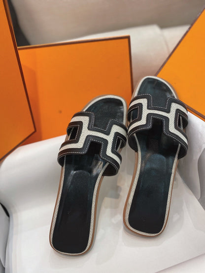 0ran Sandal Black Leather
