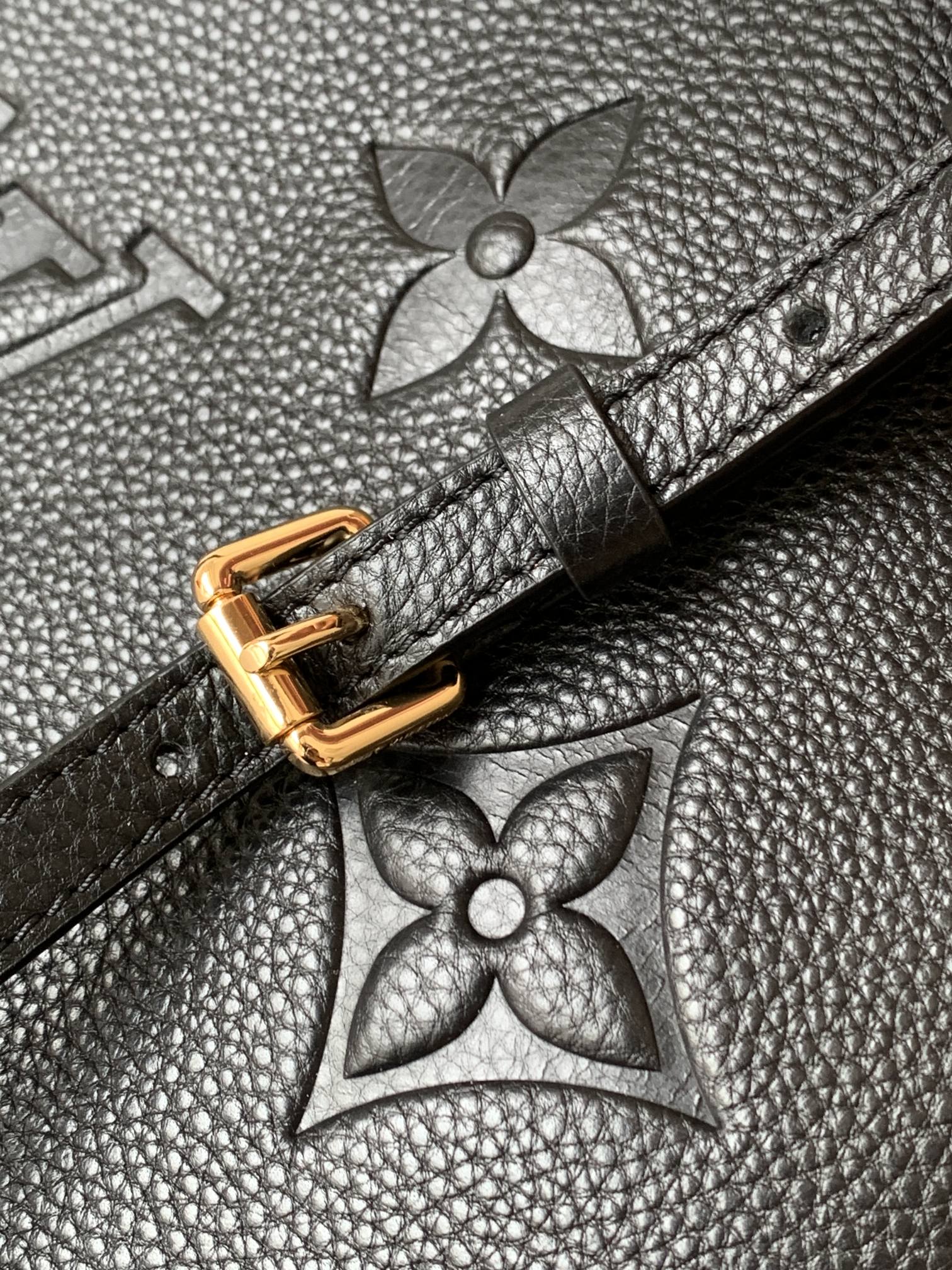 PETIT PALAIS PM MEDIUM SHOULDER BAG 29 IN BLACK EMBOSSED COWHIDE GOLD-TONE HARDWARE