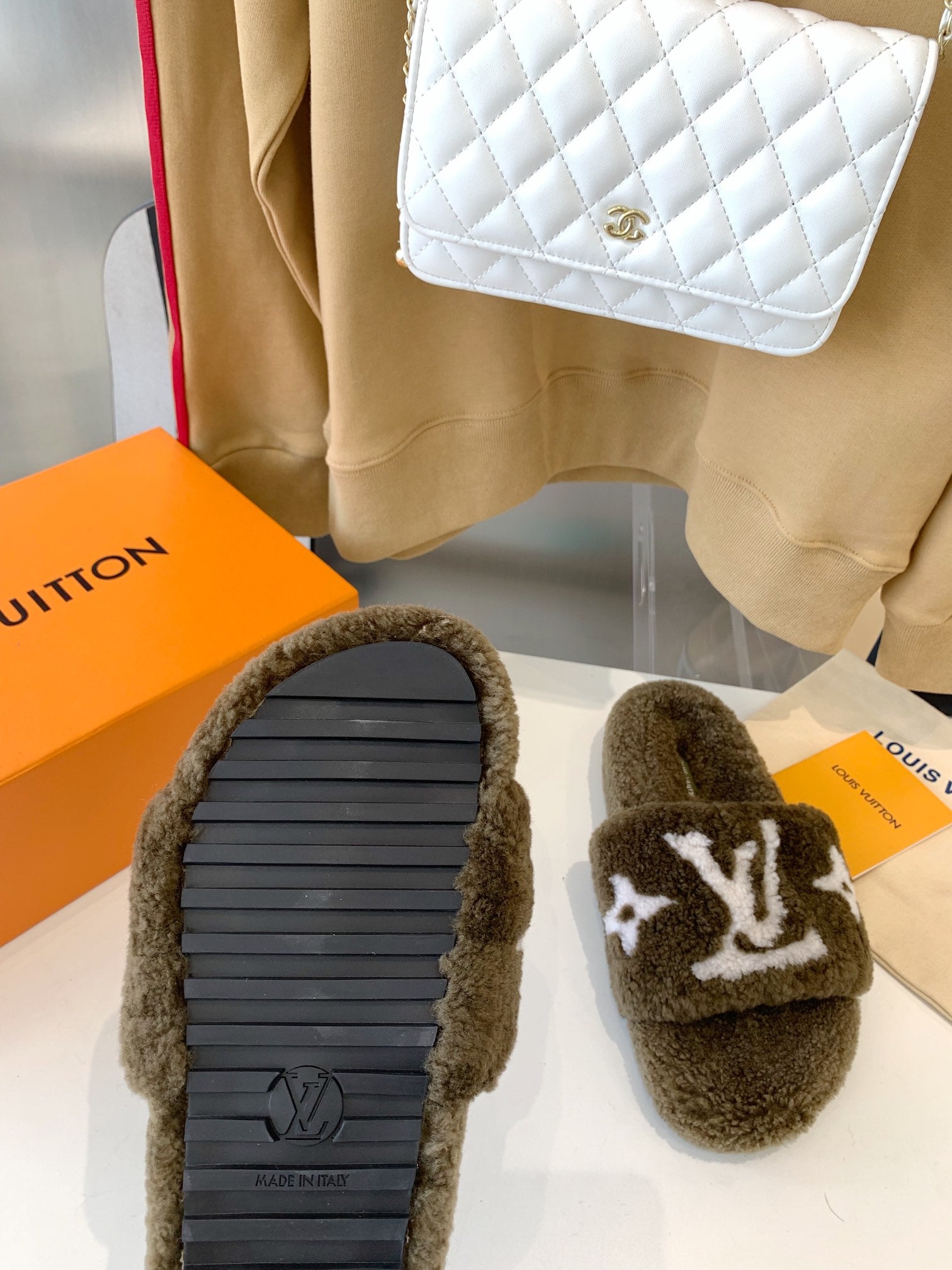 LV WOMEN'S PASEO FLAT SLIPPER IN OLIVE GREEN FLEECE WITH WHITE LOGO