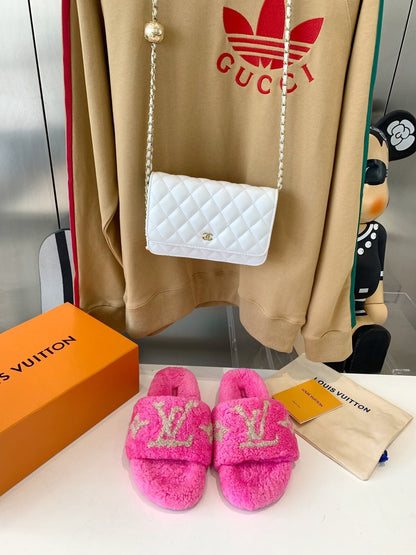 LV WOMEN'S PASEO FLAT SLIPPER IN BRIGHT PINK FLEECE WITH TAN BROWN LOGO
