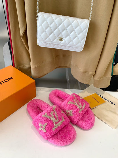 LV WOMEN'S PASEO FLAT SLIPPER IN BRIGHT PINK FLEECE WITH TAN BROWN LOGO