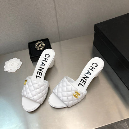 DIAMOND-QUILTED 6 CM SANDALS IN WHITE LAMBSKIN