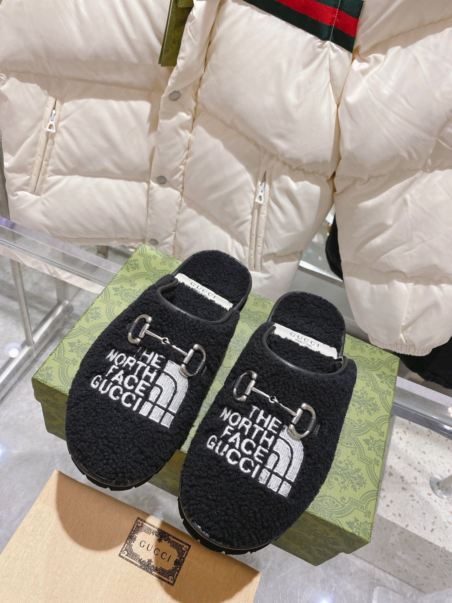 GGxTHE NORTH FACE HORSEBIT MULE IN BLACK WOOL