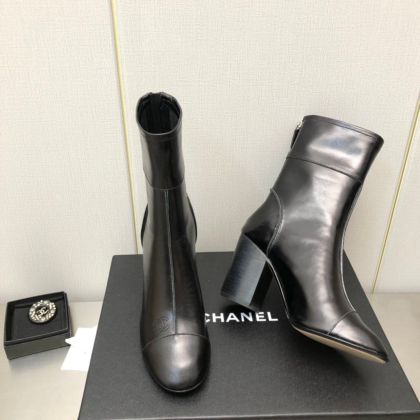 HIGH HEEL ANKLE BOOTS IN BLACK CALFSKIN