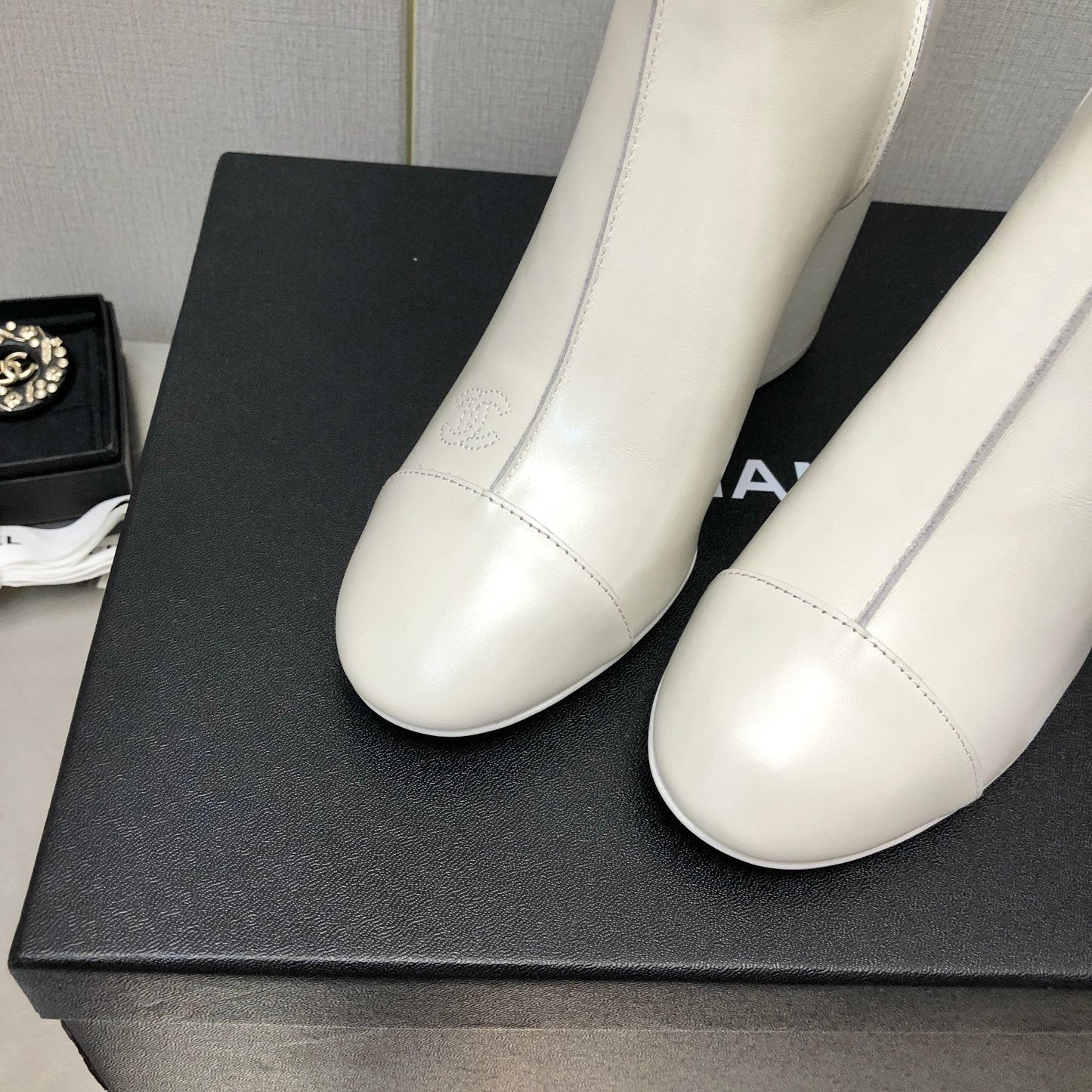 HIGH HEEL ANKLE BOOTS IN WHITE CALFSKIN