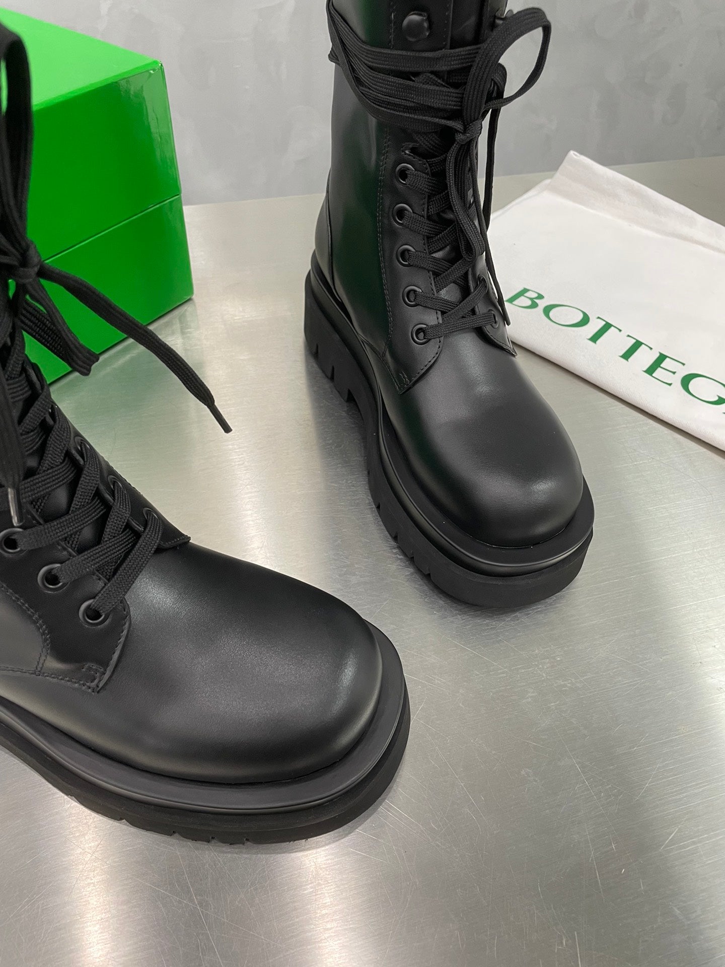 LUG LACE-UP BOOT IN BLACK CALFSKIN 7 CM