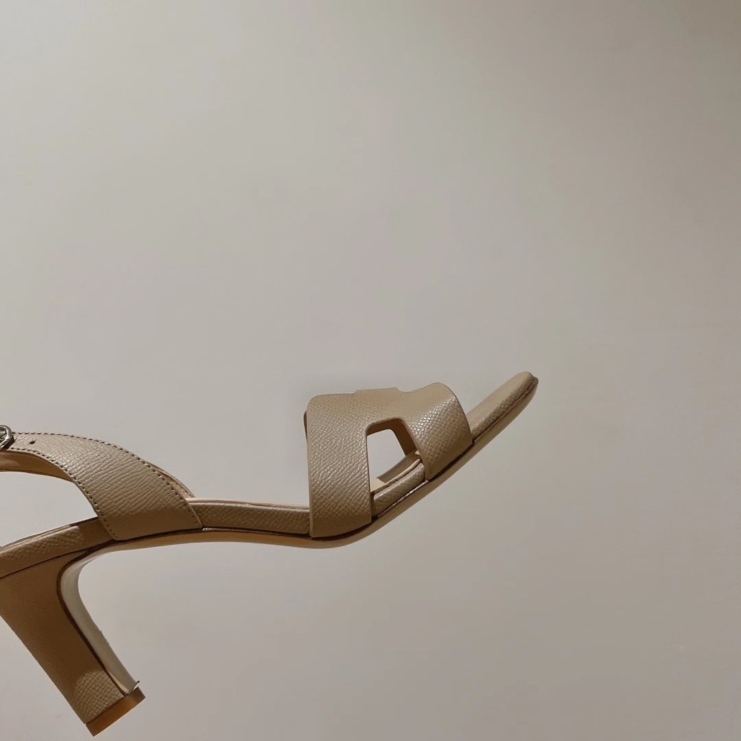 HOLY 75 SANDAL IN BISQUE BEIGE GRAINED CALFSKIN