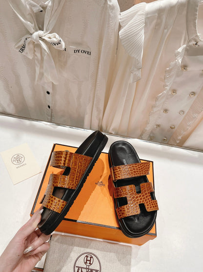 CHYPRE SANDAL BLACK AND BRIGHT BROWN LAMBSKIN