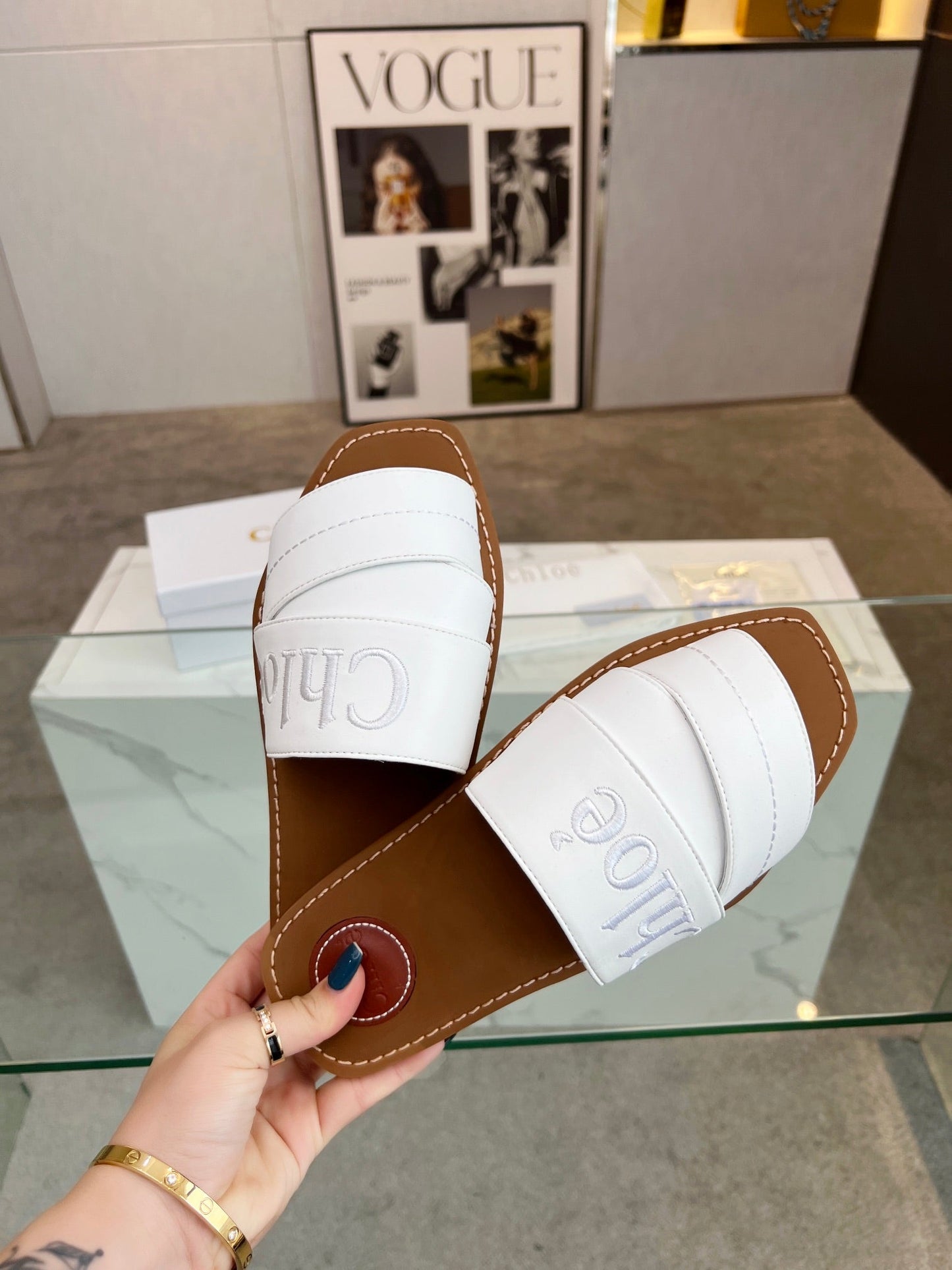 WOODY MULE IN WHITE LAMBSKIN WITH EMBROIDERED LOGO
