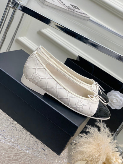 BALLET FLAT GLOSSY BLACK MIX IVORY LAMBSKIN