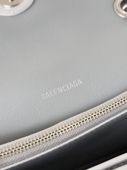 CRUSH CHAINED BAG 25 IN SILVER METALLIC QUILTED CRUSHED CALFSKIN