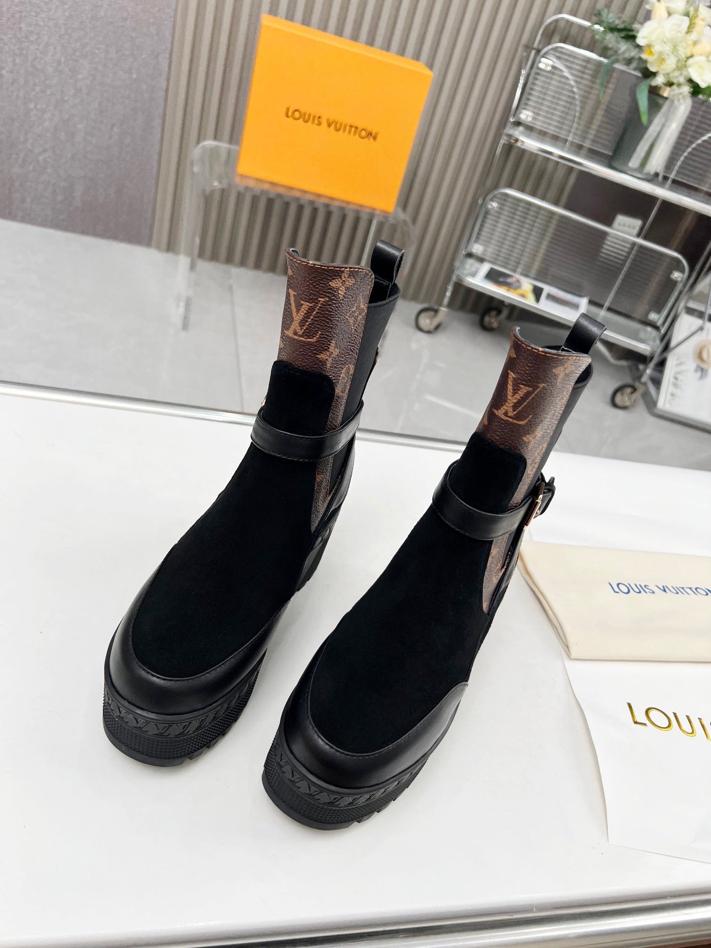 LAUREATE PLATFORM DESERT BOOT IN BLACK SUEDE AND BROWN CALFSKIN