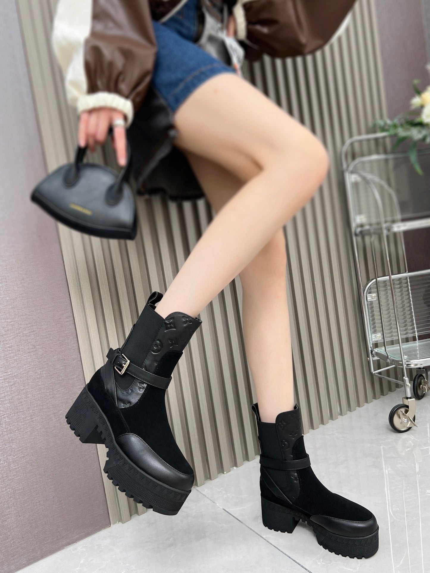 LAUREATE PLATFORM DESERT BOOT IN BLACK SUEDE AND CALFSKIN