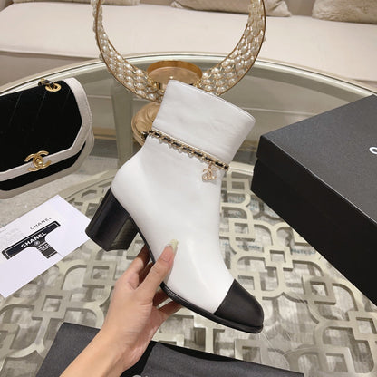 MID-HEEL ANKLE BOOTS IN WHITE SMOOTH CALFSKIN
