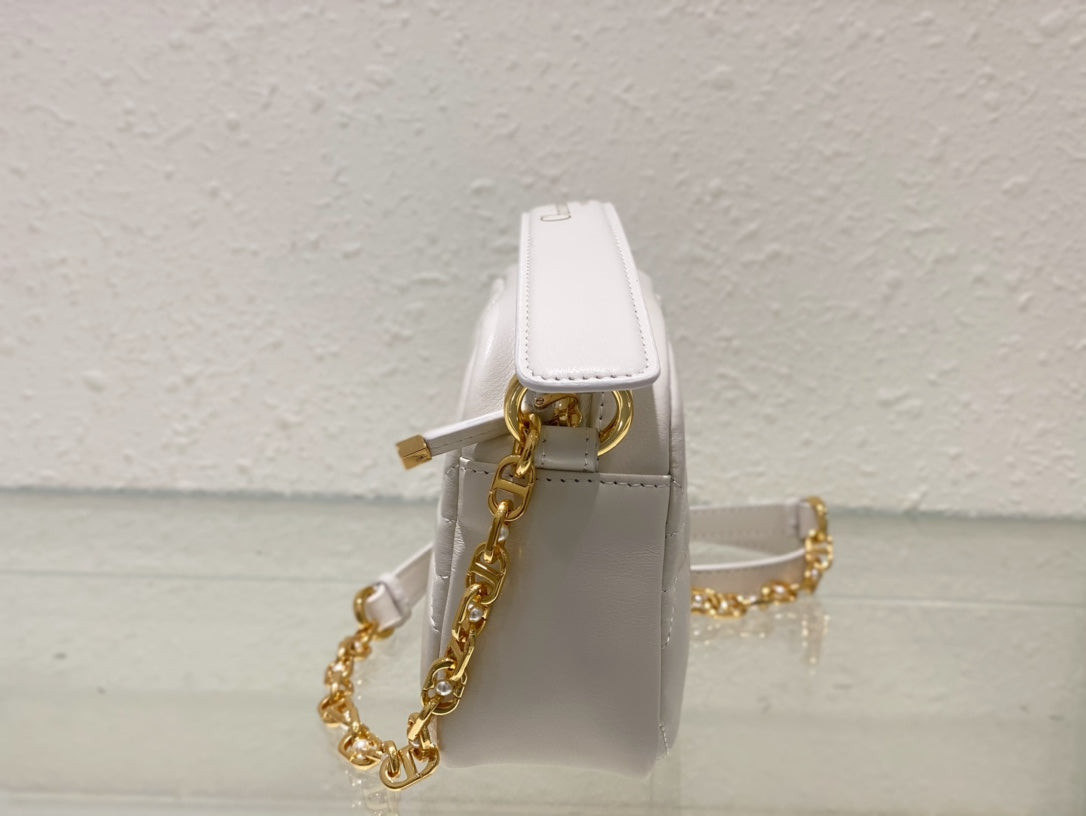 CARO BOX BAG 19 IN WHITE QUILTED MACROCANNAGE CALFSKIN