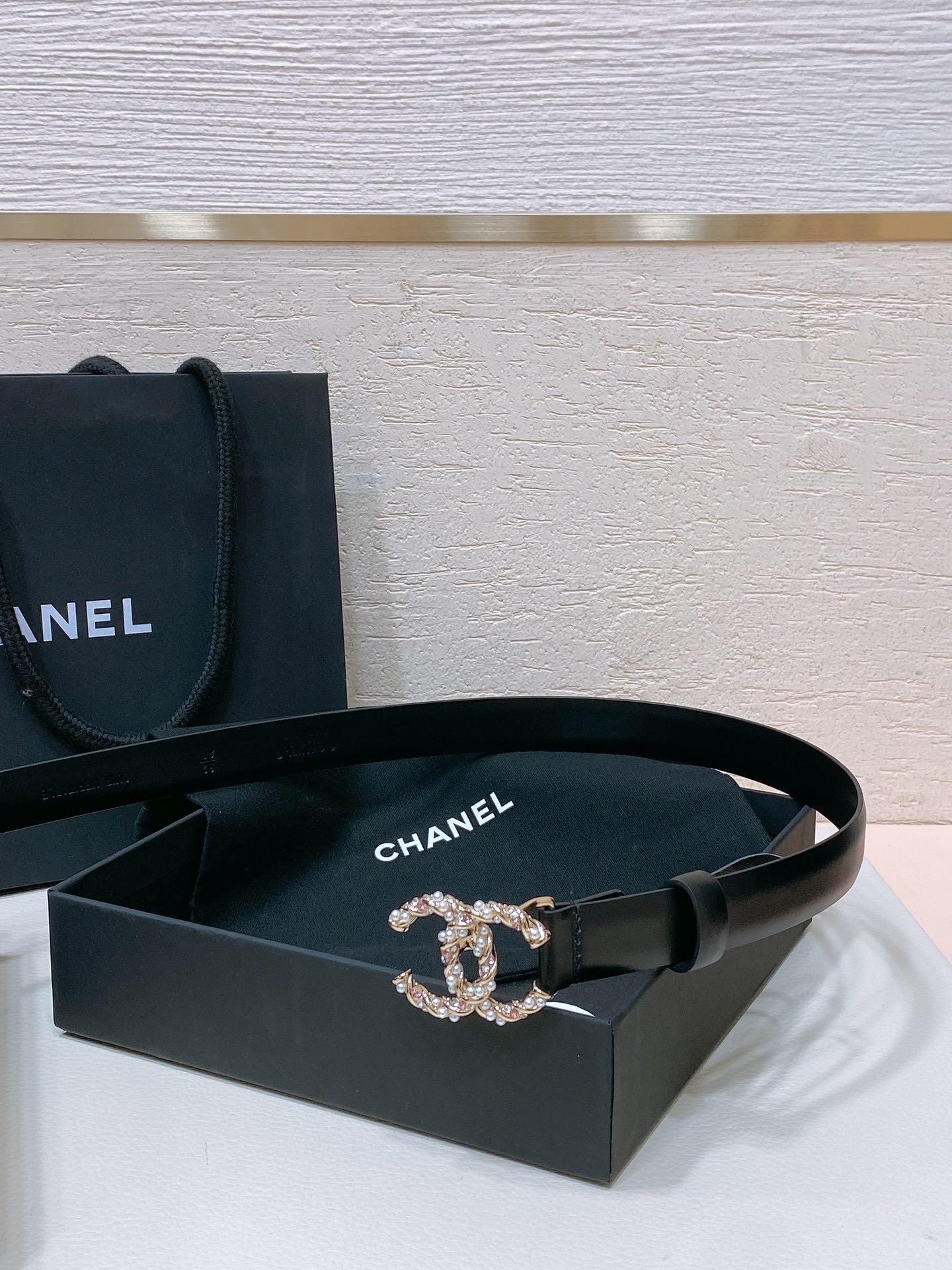 CC BELT 20MM IN BLACK CALFSKIN GOLD HARDWARE ATTACH PEARLS