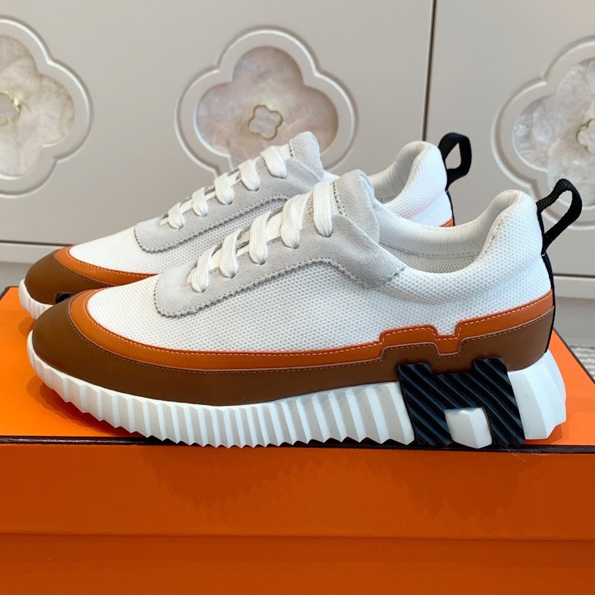BOUNCING SNEAKER IN WHITE GRAPHIC MESH AND BRONZE BROWN CALFSKIN
