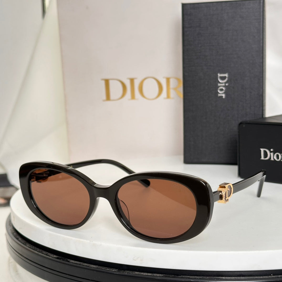 MONTAIGNE SUNGLASS CD8977 IN ACETATE