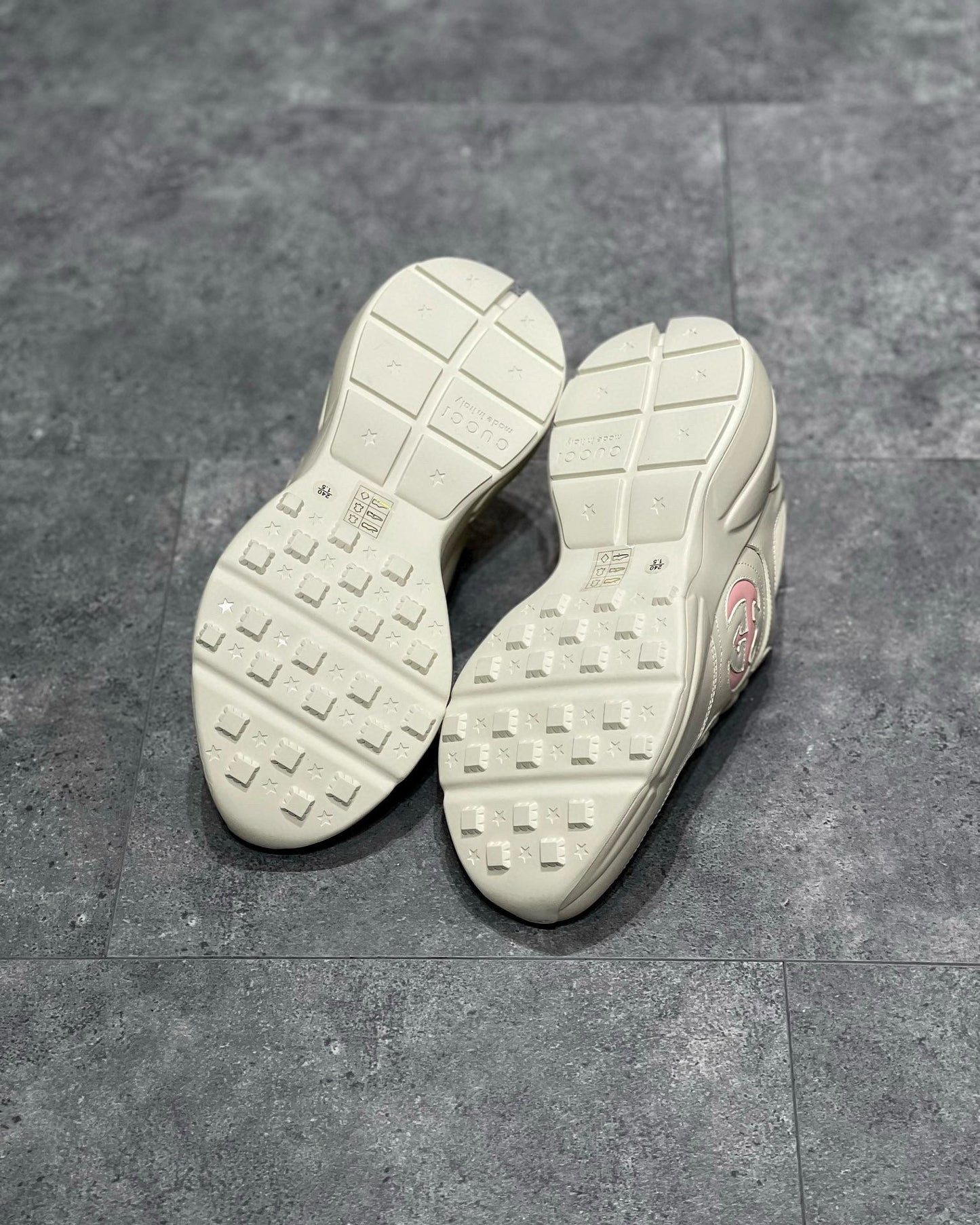 GUC Sneakers