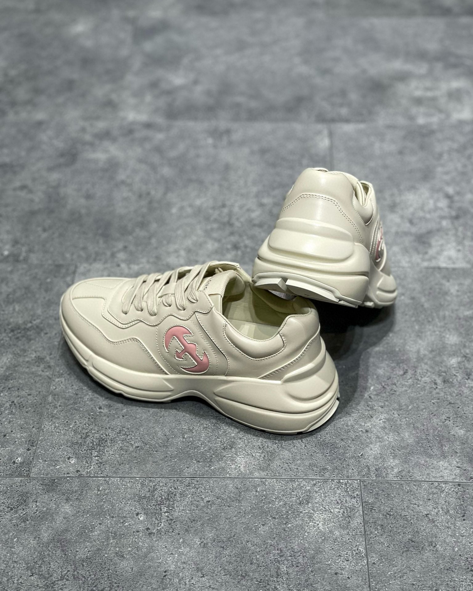 GUC Sneakers