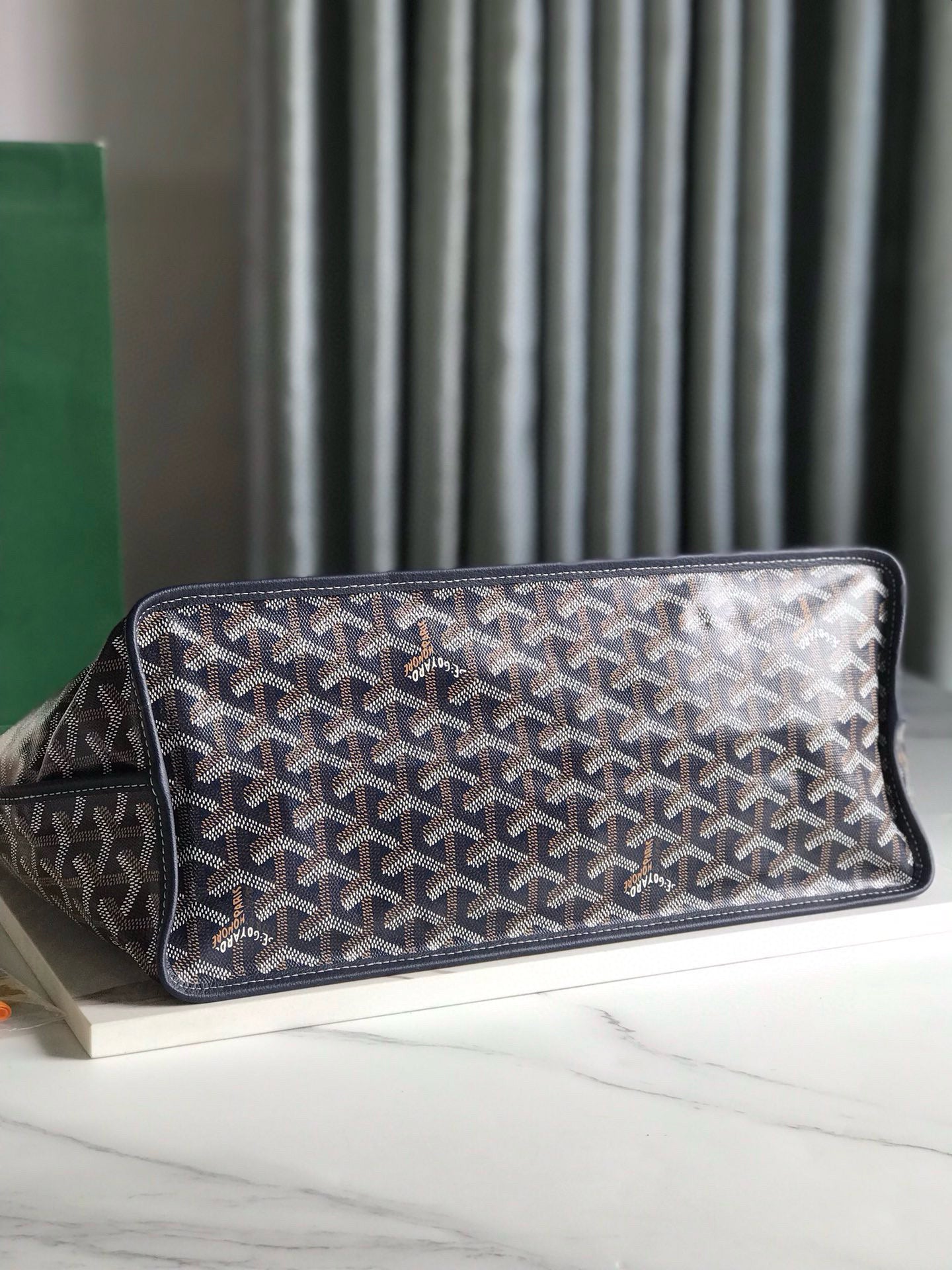 GOY REVERSIBLE ANJOU 34*28*15