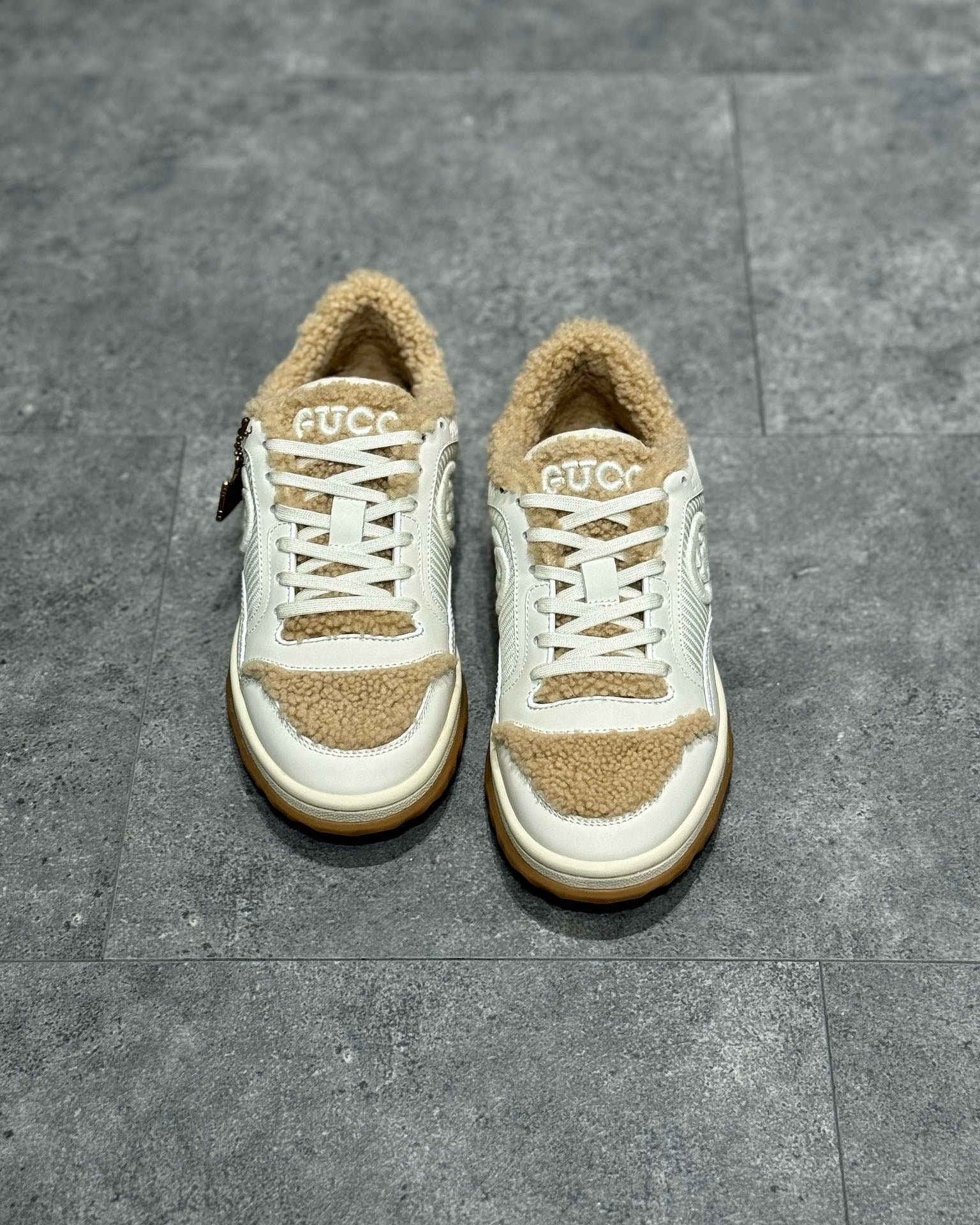 GUC Sneakers